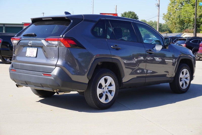 Toyota RAV4 Vehicle Full-screen Gallery Image 03