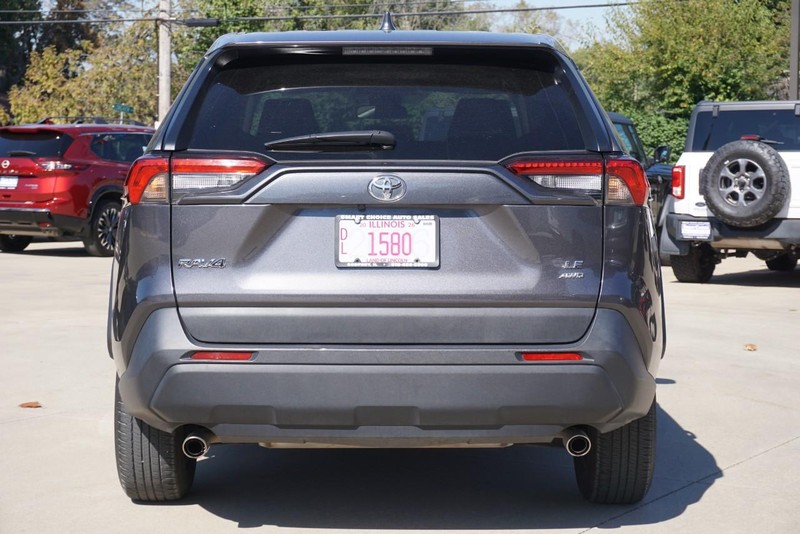 Toyota RAV4 Vehicle Full-screen Gallery Image 04