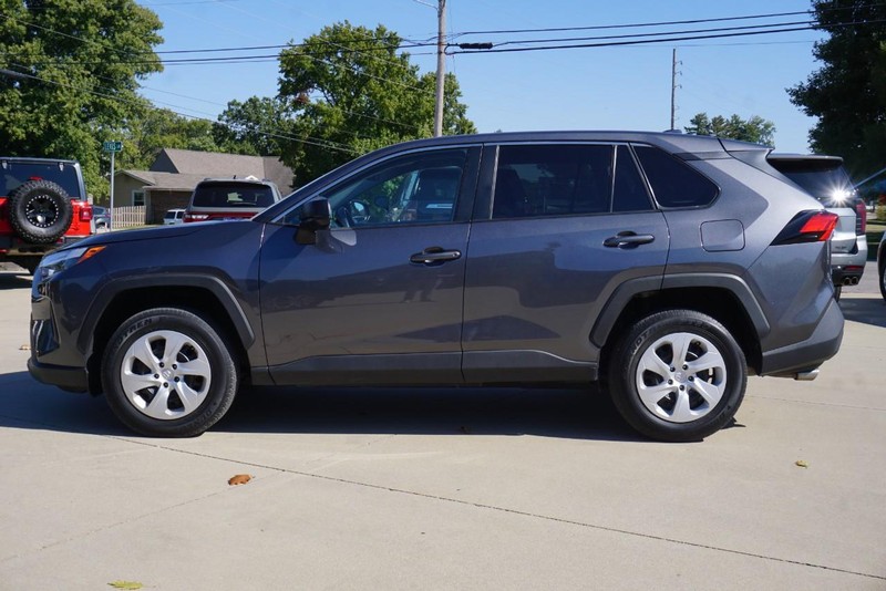 Toyota RAV4 Vehicle Full-screen Gallery Image 06
