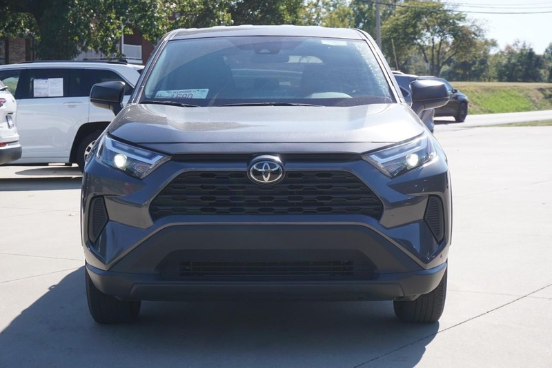 Toyota RAV4 Vehicle Full-screen Gallery Image 08
