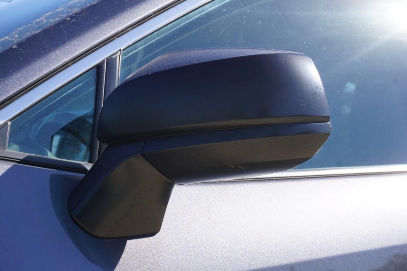 Toyota RAV4 Vehicle Full-screen Gallery Image 12