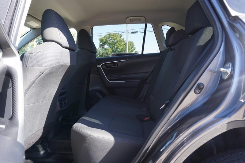Toyota RAV4 Vehicle Full-screen Gallery Image 23