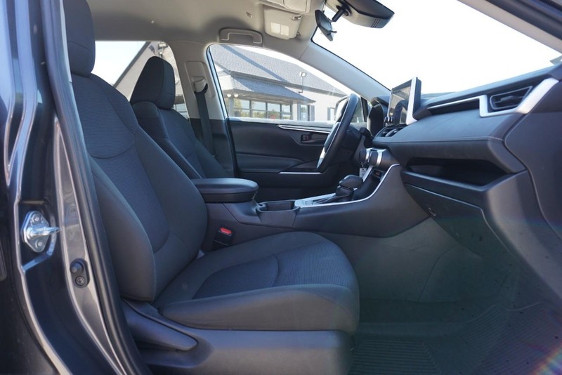 Toyota RAV4 Vehicle Full-screen Gallery Image 27
