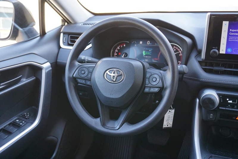 Toyota RAV4 Vehicle Full-screen Gallery Image 30