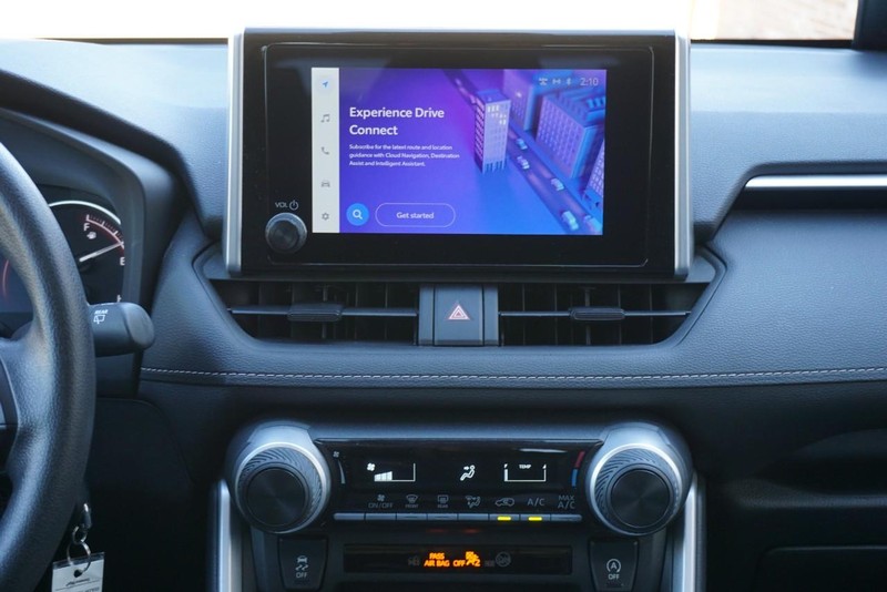 Toyota RAV4 Vehicle Full-screen Gallery Image 31