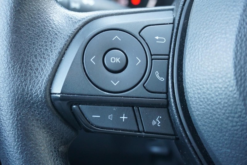 Toyota RAV4 Vehicle Full-screen Gallery Image 34
