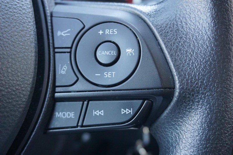 Toyota RAV4 Vehicle Full-screen Gallery Image 35