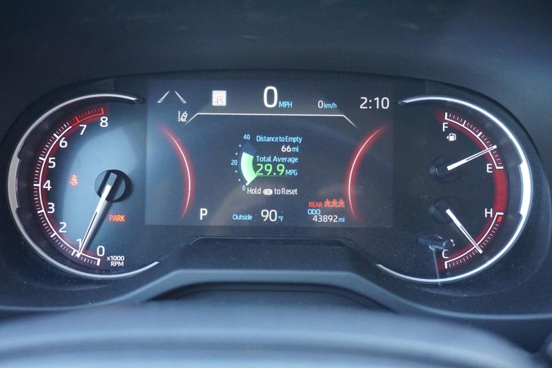 Toyota RAV4 Vehicle Full-screen Gallery Image 36