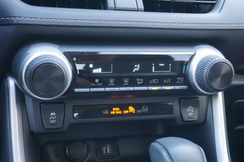 Toyota RAV4 Vehicle Full-screen Gallery Image 39
