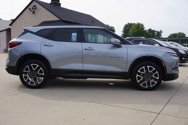 Chevrolet Blazer Vehicle Full-screen Gallery Image 02
