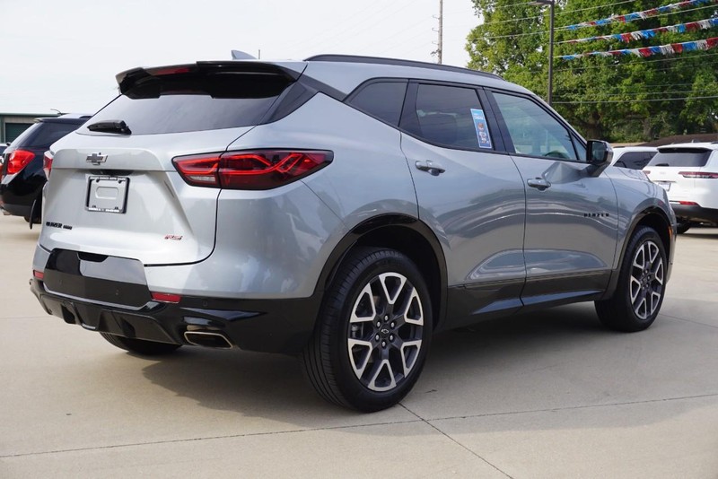 Chevrolet Blazer Vehicle Full-screen Gallery Image 03