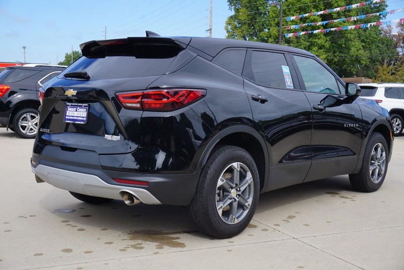 Chevrolet Blazer Vehicle Full-screen Gallery Image 03