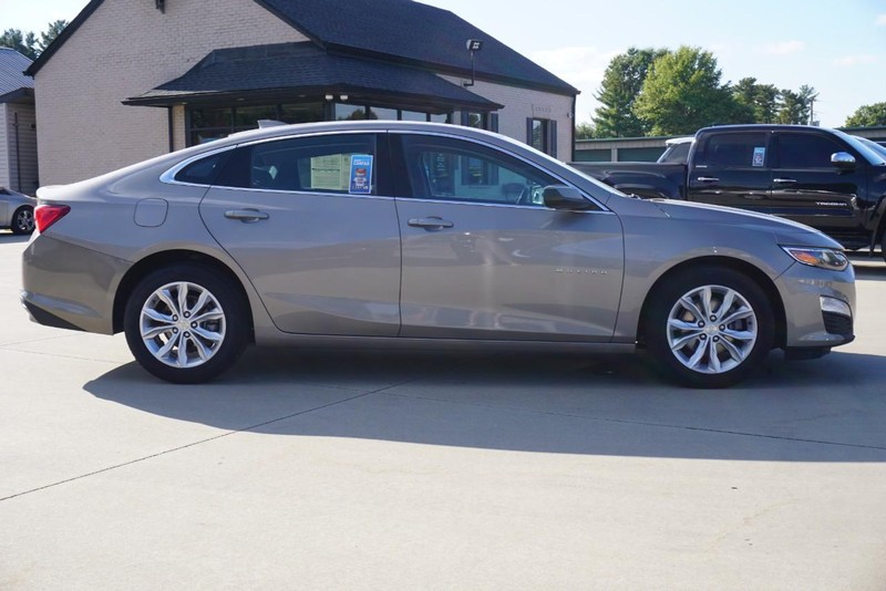 Chevrolet Malibu Vehicle Full-screen Gallery Image 02