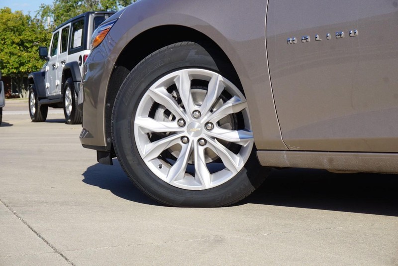 Chevrolet Malibu Vehicle Full-screen Gallery Image 15
