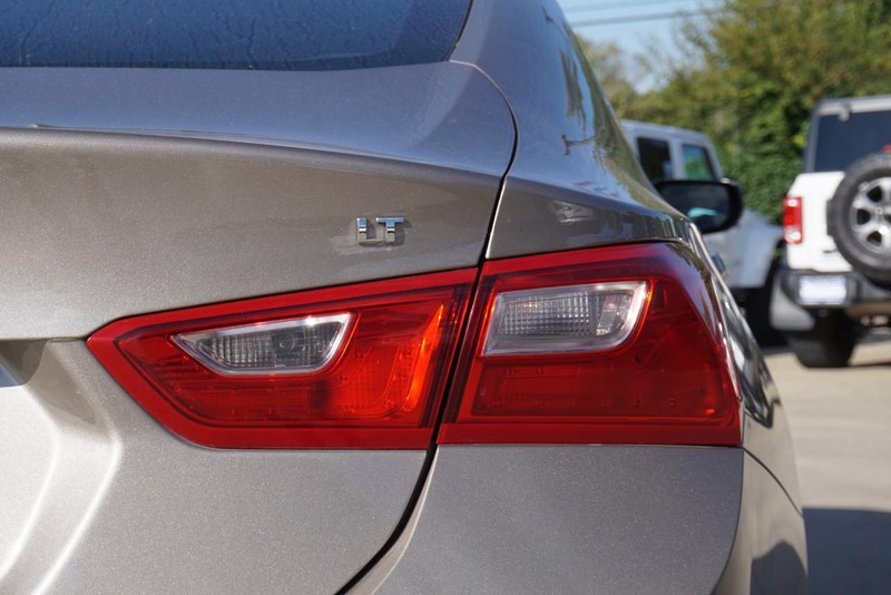 Chevrolet Malibu Vehicle Full-screen Gallery Image 18