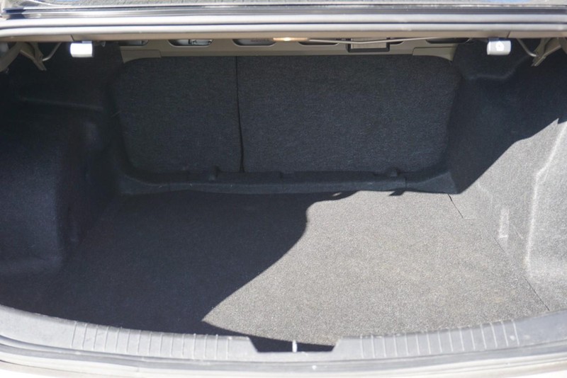 Chevrolet Malibu Vehicle Full-screen Gallery Image 19
