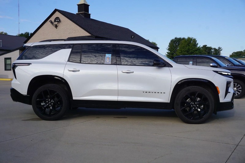 Chevrolet Traverse Vehicle Full-screen Gallery Image 02