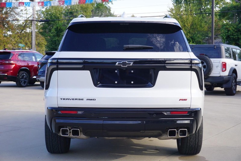 Chevrolet Traverse Vehicle Full-screen Gallery Image 04