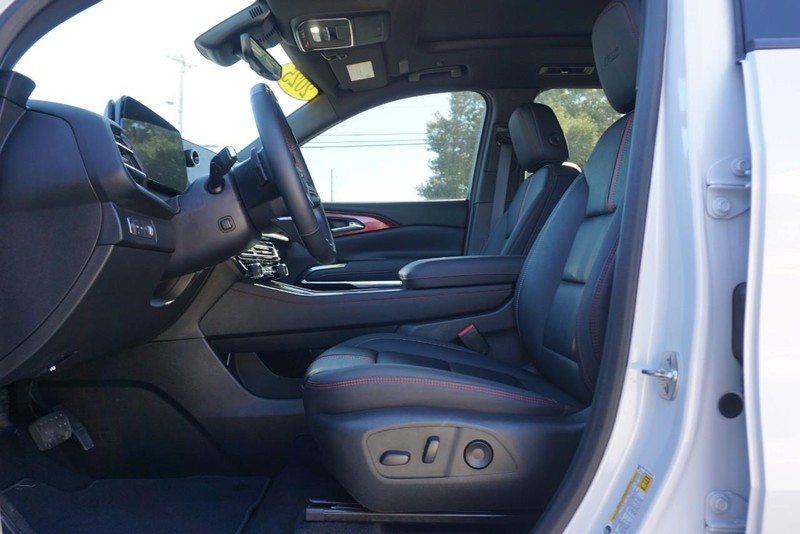 Chevrolet Traverse Vehicle Full-screen Gallery Image 22