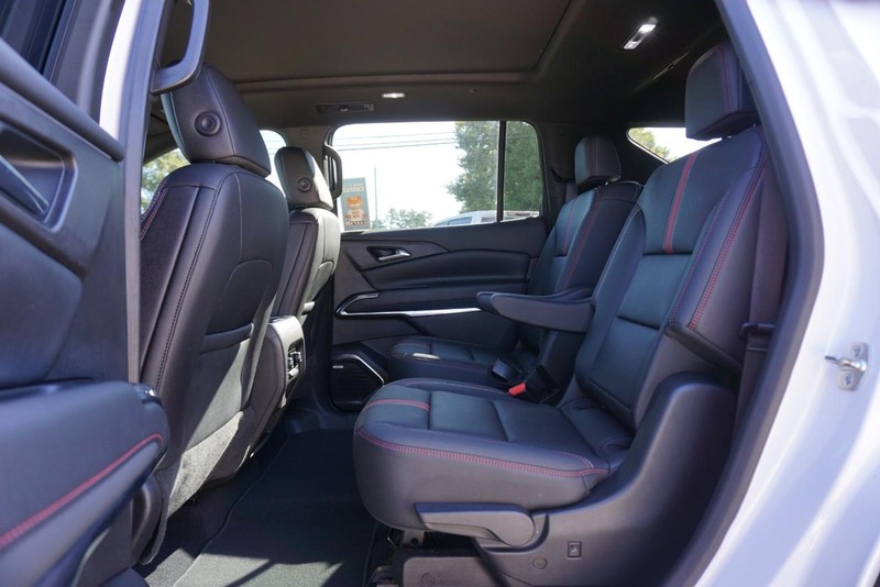 Chevrolet Traverse Vehicle Full-screen Gallery Image 26