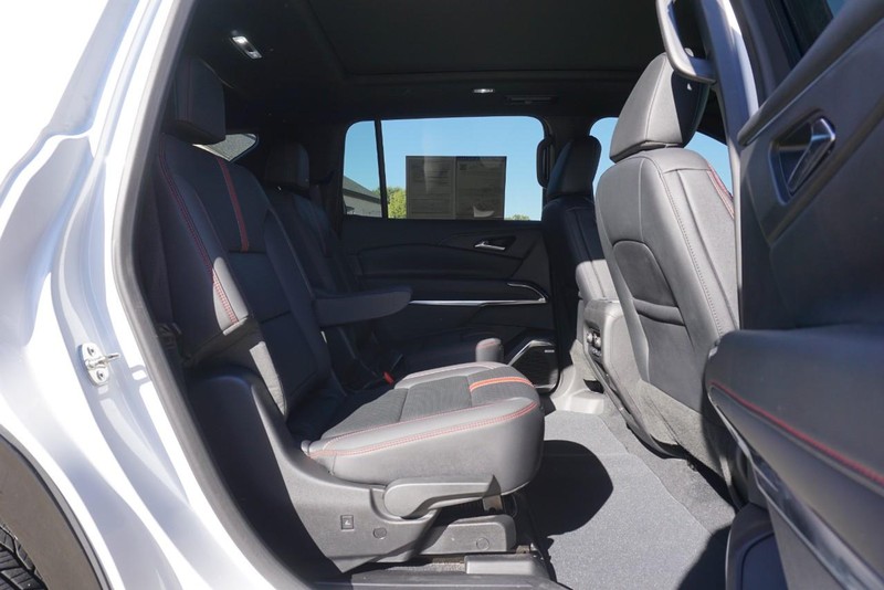 Chevrolet Traverse Vehicle Full-screen Gallery Image 29