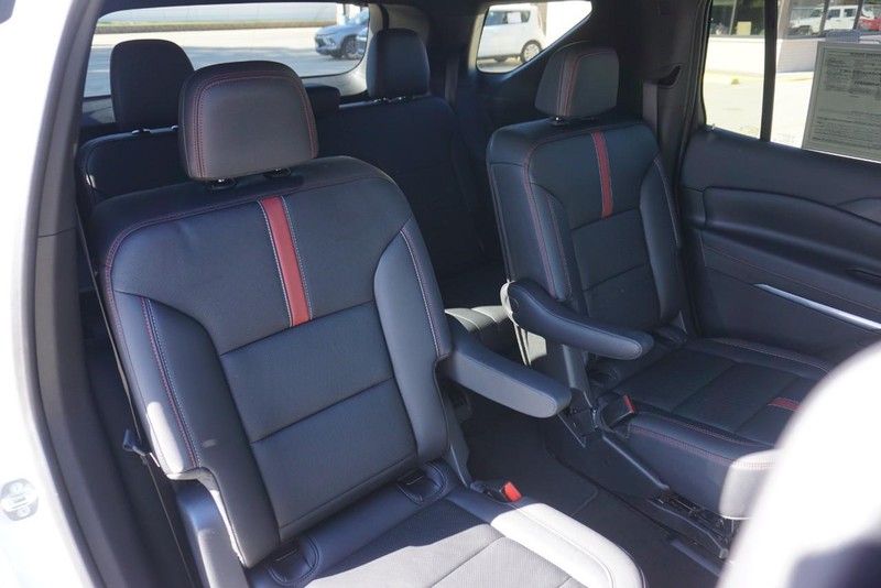 Chevrolet Traverse Vehicle Full-screen Gallery Image 30