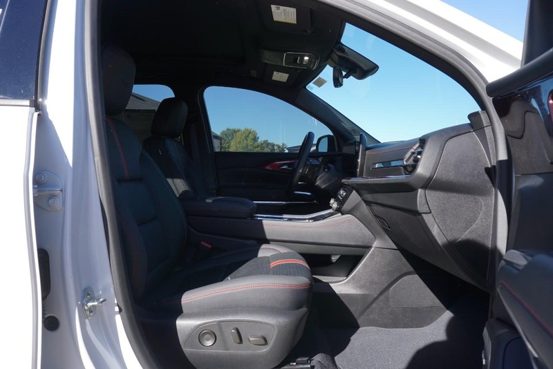 Chevrolet Traverse Vehicle Full-screen Gallery Image 32
