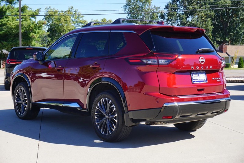 Nissan Rogue Vehicle Full-screen Gallery Image 05