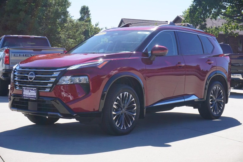 Nissan Rogue Vehicle Full-screen Gallery Image 07