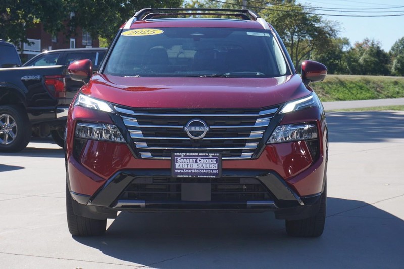 Nissan Rogue Vehicle Full-screen Gallery Image 08