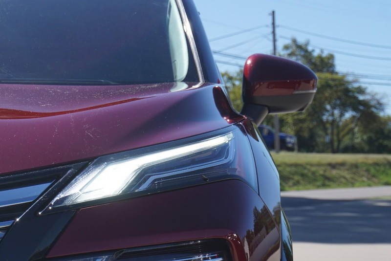 Nissan Rogue Vehicle Full-screen Gallery Image 10