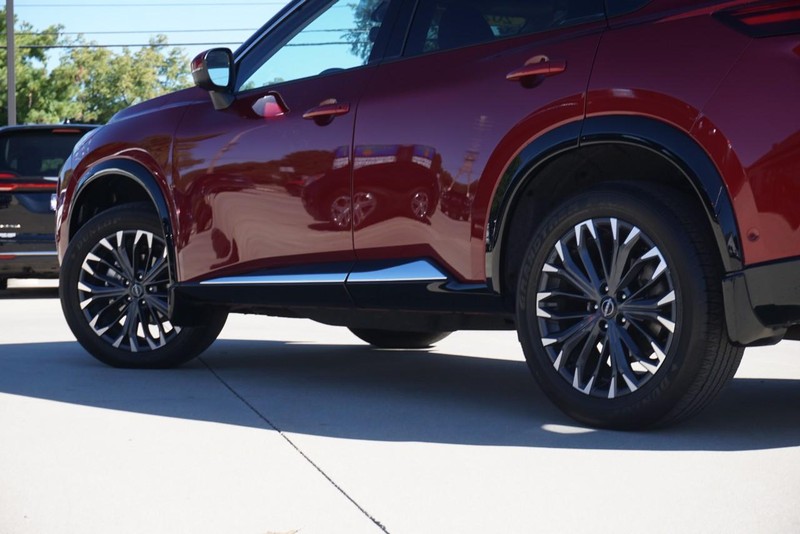 Nissan Rogue Vehicle Full-screen Gallery Image 13