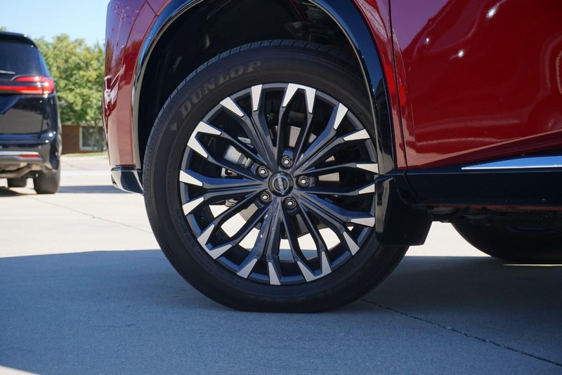 Nissan Rogue Vehicle Full-screen Gallery Image 14