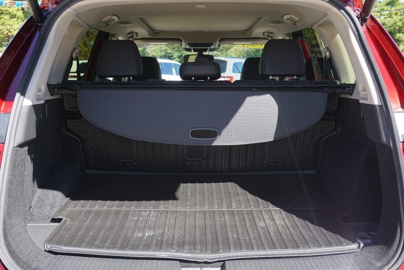 Nissan Rogue Vehicle Full-screen Gallery Image 19