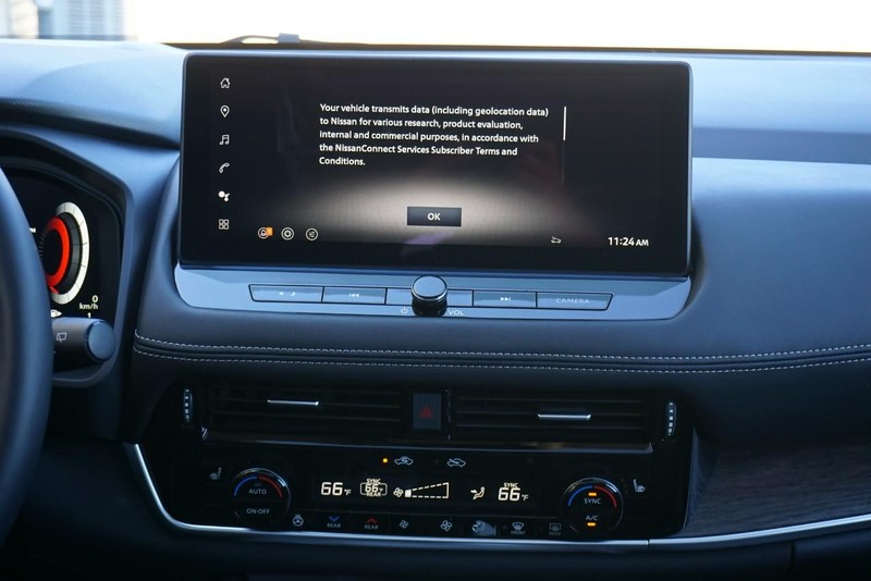 Nissan Rogue Vehicle Full-screen Gallery Image 32
