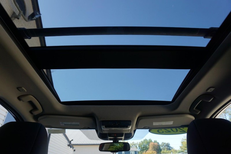 Nissan Rogue Vehicle Full-screen Gallery Image 34