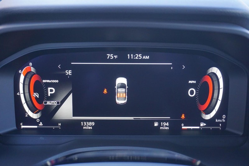 Nissan Rogue Vehicle Full-screen Gallery Image 39
