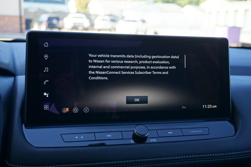 Nissan Rogue Vehicle Full-screen Gallery Image 40