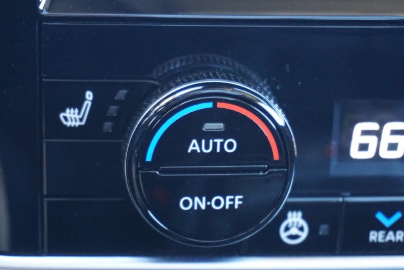 Nissan Rogue Vehicle Full-screen Gallery Image 42
