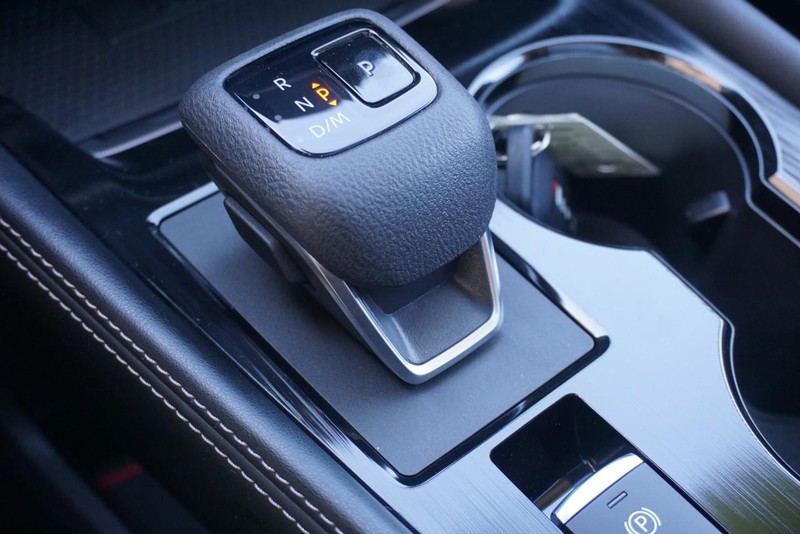 Nissan Rogue Vehicle Full-screen Gallery Image 44