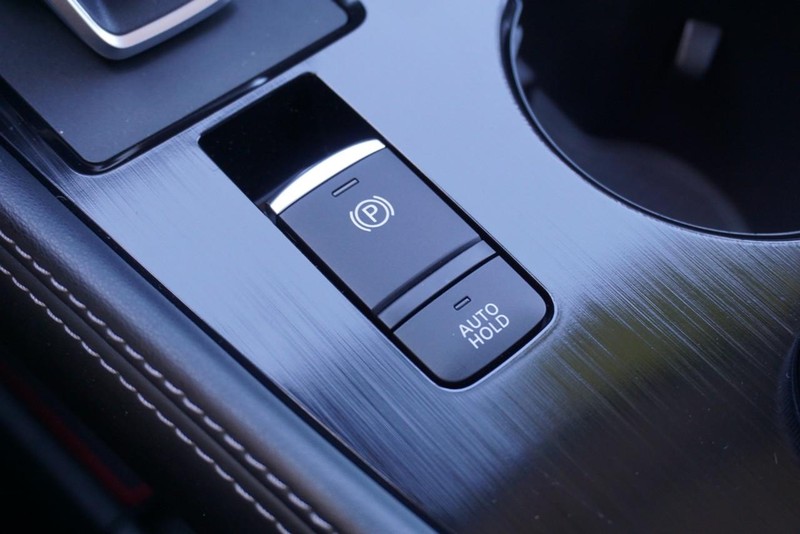 Nissan Rogue Vehicle Full-screen Gallery Image 45