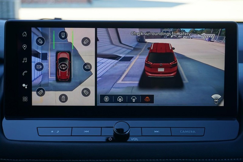 Nissan Rogue Vehicle Full-screen Gallery Image 54