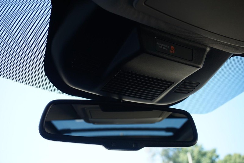 Nissan Rogue Vehicle Full-screen Gallery Image 55
