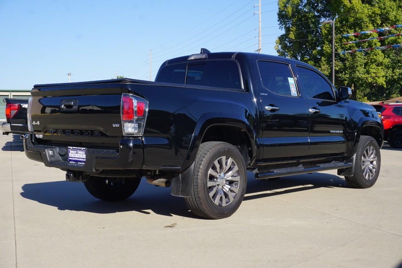 Toyota Tacoma 4WD Vehicle Full-screen Gallery Image 03