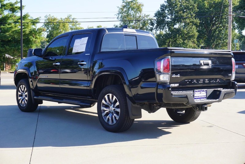 Toyota Tacoma 4WD Vehicle Full-screen Gallery Image 05