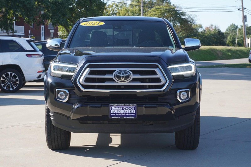 Toyota Tacoma 4WD Vehicle Full-screen Gallery Image 08