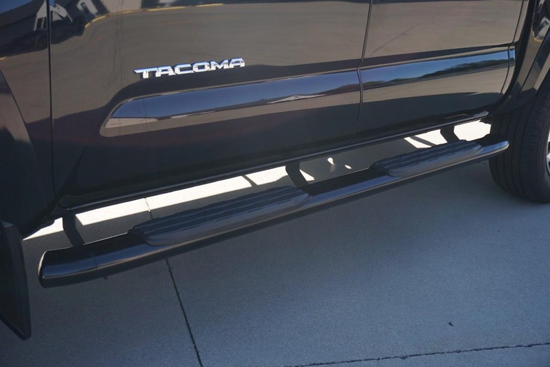 Toyota Tacoma 4WD Vehicle Full-screen Gallery Image 13
