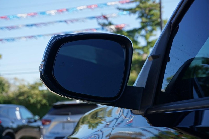 Toyota Tacoma 4WD Vehicle Full-screen Gallery Image 17