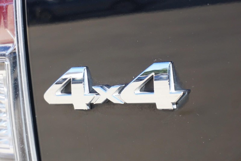 Toyota Tacoma 4WD Vehicle Full-screen Gallery Image 21