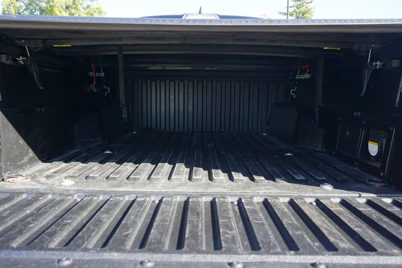Toyota Tacoma 4WD Vehicle Full-screen Gallery Image 25